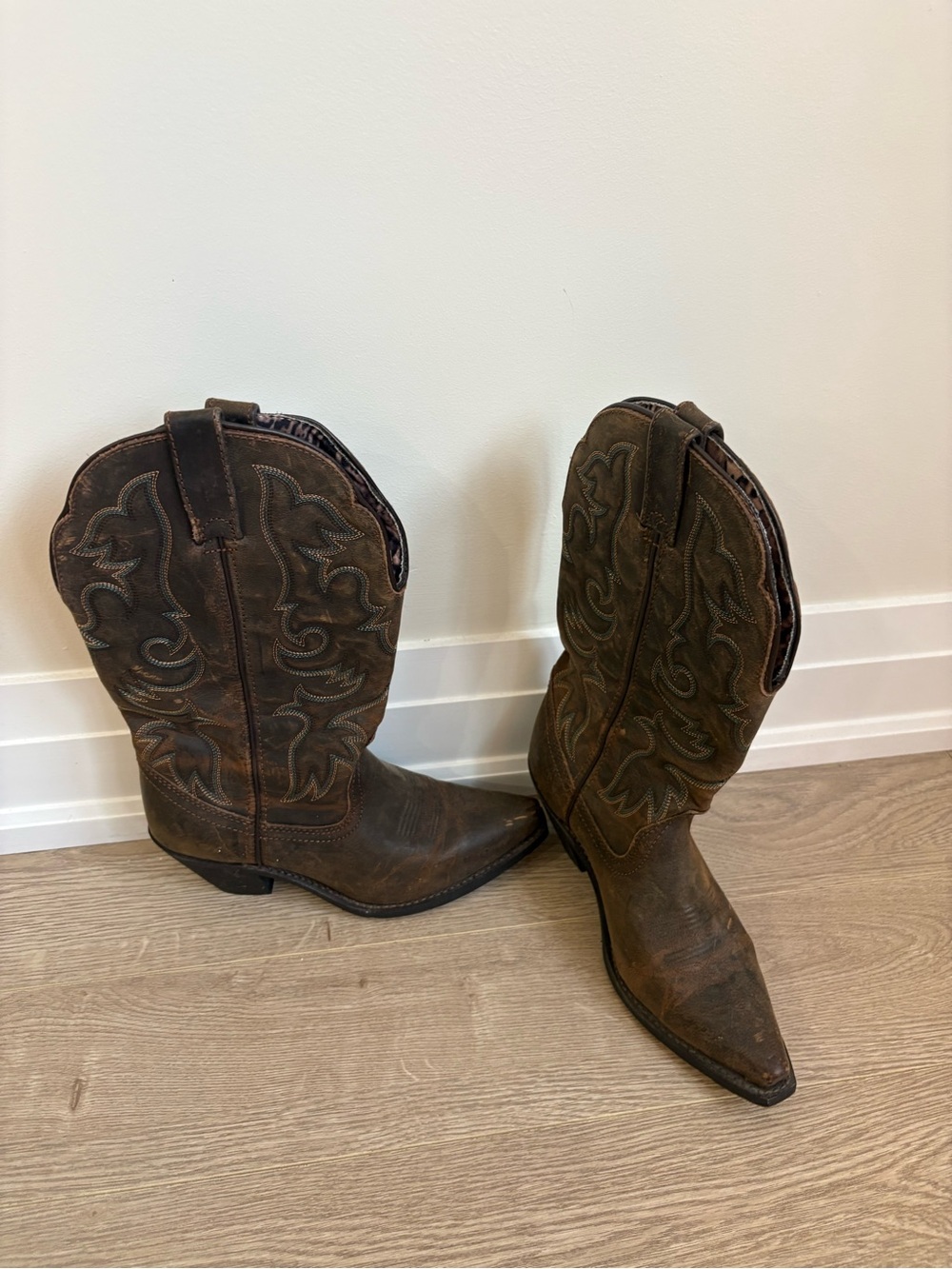 Women’s Laredo brown leather cowboy boots size 7